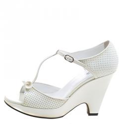 Pre Owned صندل تودز نعل سميك سيور T جلد لامع مخرم بيج فاتح مقاس 40