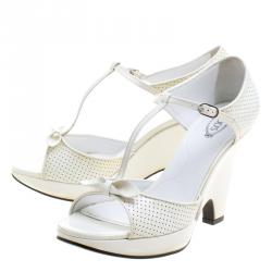 Pre Owned صندل تودز نعل سميك سيور T جلد لامع مخرم بيج فاتح مقاس 40