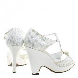 Pre Owned صندل تودز نعل سميك سيور T جلد لامع مخرم بيج فاتح مقاس 40