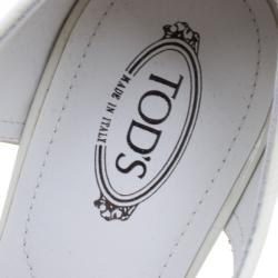 Pre Owned صندل تودز نعل سميك سيور T جلد لامع مخرم بيج فاتح مقاس 40