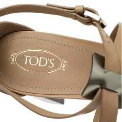 Pre Owned صندل تودز جلد بيج و ميتاليك سير حرف T مقاس 41