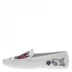 مملوكة مسبقًا لوفرز تودز مطرز زهور جلد أبيض مقاس 38