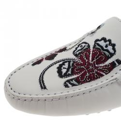 مملوكة مسبقًا لوفرز تودز مطرز زهور جلد أبيض مقاس 38