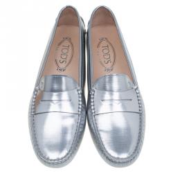 Pre Owned Tod's Silver Metallic Leather Gommini Moccasin Size 39