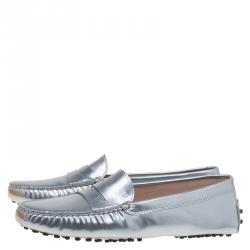 Pre Owned Tod's Silver Metallic Leather Gommini Moccasin Size 39