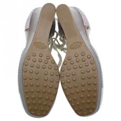 Pre Owned صندل تودز بكعب ويدج ورباط إغلاق جلد ثعبان وكانفاس بلونين مقاس 37.5