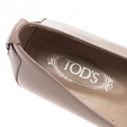 Pre Owned حذاء باليرينا فلات تودز غوما جلد بيج لامع مقاس 38