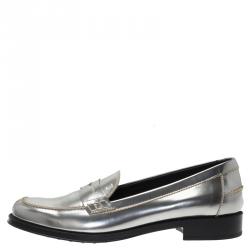 مملوكة مسبقًا Tod's Silver Metallic Leather Penny Loafers Size 37.5