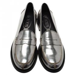 مملوكة مسبقًا Tod's Silver Metallic Leather Penny Loafers Size 37.5