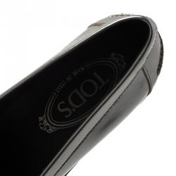 مملوكة مسبقًا Tod's Silver Metallic Leather Penny Loafers Size 37.5