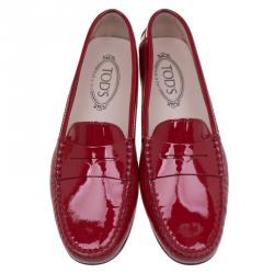 Pre Owned حذاء موكاسان تودز جوما لو جلد لامع أحمر مقاس 39.5