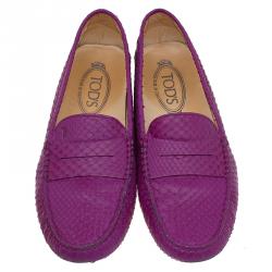 مملوكة مسبقًا Tod's Fuschia Python Penny Loafers Size 37.5