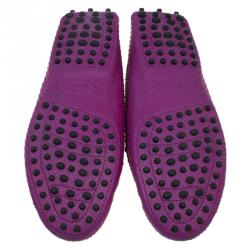 مملوكة مسبقًا Tod's Fuschia Python Penny Loafers Size 37.5