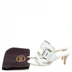 مملوكة مسبقًا صندل سلايد تودز جلد كريمي مزين بأبزيم مقاس 35