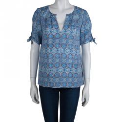 مملوكة مسبقًا بلوزة توري برش زرقاء موردة مطبوعة بأكمام قصيرة M