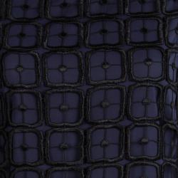 Pre Owned توب توري برش حرير أزرق كحلي طبقة دانتيل مفرغ متباين بلا أكمام M