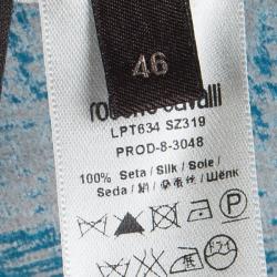 Pre Owned توب روبرتو كافالي حرير أزرق مطبوع رقبة مستديرة بلا أكمام L