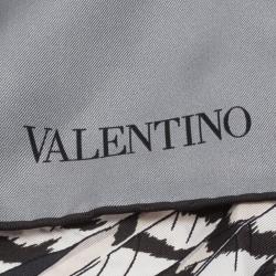 Pre Owned وشاح فالنتينو حرير رصاصي نسر مطبوع