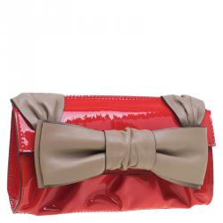 مملوكة مسبقًا Valentino Red/Beige Patent Leather Aphrodite Bow Clutch
