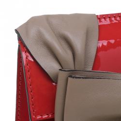 مملوكة مسبقًا Valentino Red/Beige Patent Leather Aphrodite Bow Clutch