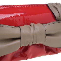 مملوكة مسبقًا Valentino Red/Beige Patent Leather Aphrodite Bow Clutch