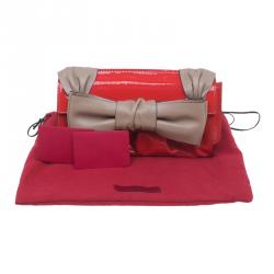 مملوكة مسبقًا Valentino Red/Beige Patent Leather Aphrodite Bow Clutch