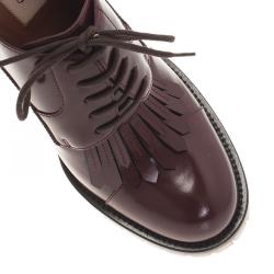 مملوكة مسبقًا حذاء بوت فالنتينو ديربي أوكسفورد  بشراشيب جلد عنابي مقاس 38.5