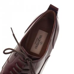 مملوكة مسبقًا حذاء بوت فالنتينو ديربي أوكسفورد  بشراشيب جلد عنابي مقاس 38.5