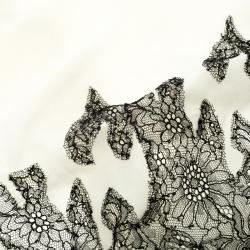 مملوكة مسبقًا وشاح فالنتينو تفاصيل حواف دانتيل مونوكروم