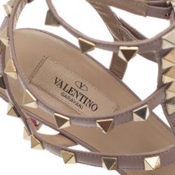 Pre Owned صندل فالنتينو سير كاحل جلد أسود وبيج مقاس 39