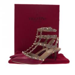 Pre Owned صندل فالنتينو سير كاحل جلد أسود وبيج مقاس 39