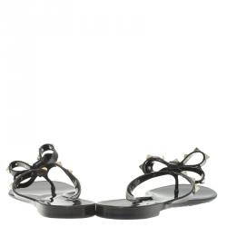 Pre Owned صندل فلات فالنتينو روكستاد جيلي أسود مقاس 39