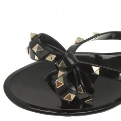 Pre Owned صندل فلات فالنتينو روكستاد جيلي أسود مقاس 39