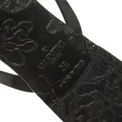 Pre Owned صندل فلات فالنتينو روكستاد جيلي أسود مقاس 39