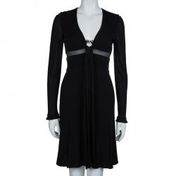 مملوكة مسبقًا فستان فيرساتشي أسود بطيات وأكمام طويلة S