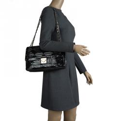 مملوكة مسبقًا حقيبة كتف فيرساتشي كوتور جلد لامعة مبطنة سوداء