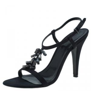 مملوكة مسبقًا Burberry Black Satin Charm T Strap Sandals Size 39
