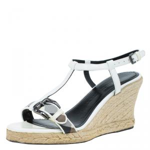 Pre Owned صندل بربري بكعب روكي جلد أبيض لامع كروهات مقاس 37