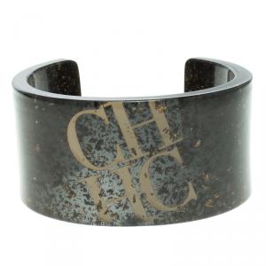 Pre Owned CH Carolina Herrera Gold Tone Inclusion Grey Resin Open Cuff Bracelet 21cm