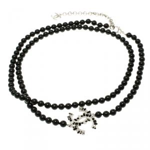 مملوكة مسبقًا قلادة شانيل CC ساتوار كريستال وخزر أسود فضية اللون