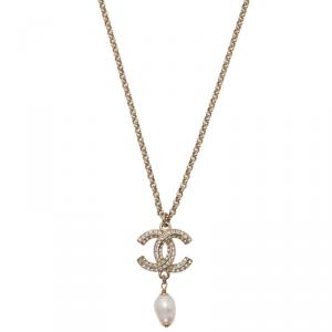 مملوكة مسبقًا قلادة شانيل CC كريستال لؤلؤ صناعي ذهبية