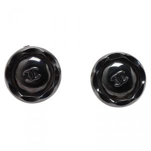 مملوكة مسبقًا Chanel CC Round Silver Tone Clip-On Earrings