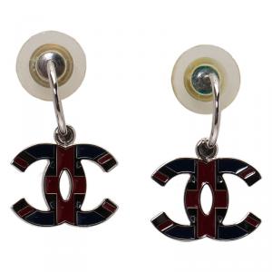 مملوكة مسبقًا Chanel Interlocking CC English Flag Enamel Silver Tone Drop Earrings