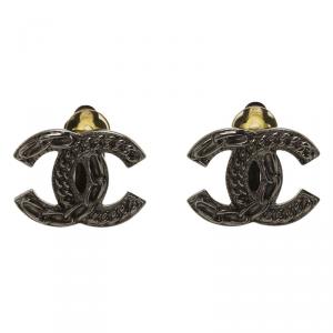 مملوكة مسبقًا Chanel CC Chain Detailed Grey Tone Clip-on Stud Earrings