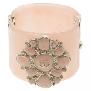 مملوكة مسبقًا Chanel CC Peach Resin Gold Tone Wide Cuff Bracelet 17cm