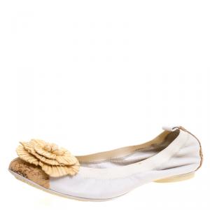 Pre Owned Chanel Off White Leather CC Cork Cap Toe Straw Embellished Scrunch Ballet Flats Size 41
