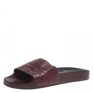 مملوكة مسبقًا Chanel Burgundy Embossed Leather Slides Size 36