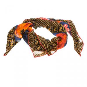 مملوكة مسبقًا وشاح فندي فولارد حرير مورد مطبوع متعدد الألوان