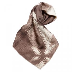 مملوكة مسبقًا وشاح فندي طباعة زوكينو فضية مربع