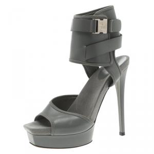 مملوكة مسبقًا Gucci Grey Leather and Fabric Gail Ankle Cuff Platform Sandals Size 37.5